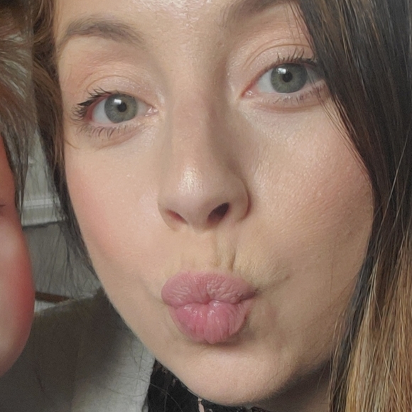 Meet your Posher, Amber - Picture 2 of 2